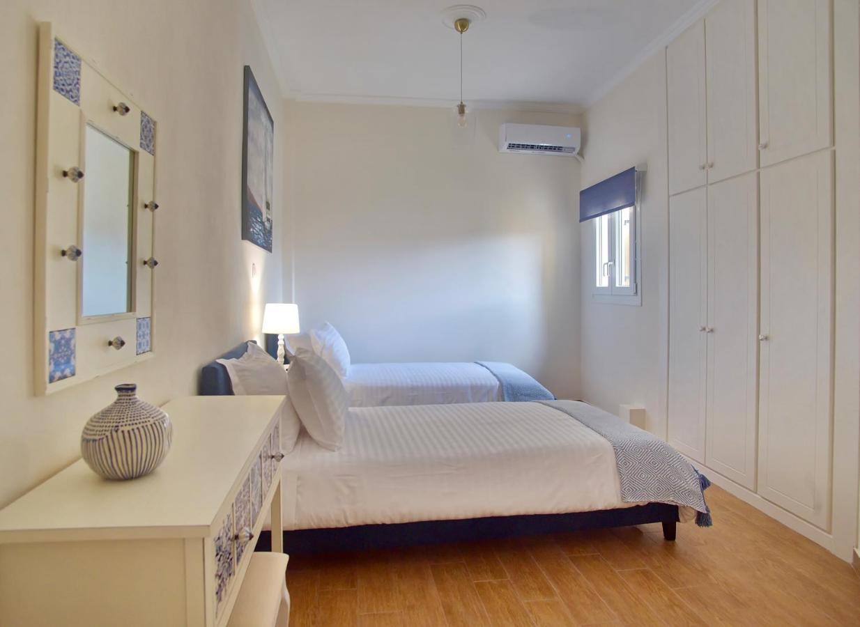 The Bluehouse - Spacious Top Floor Flat With Parking, By Mon Repos Beach Corfu  Экстерьер фото