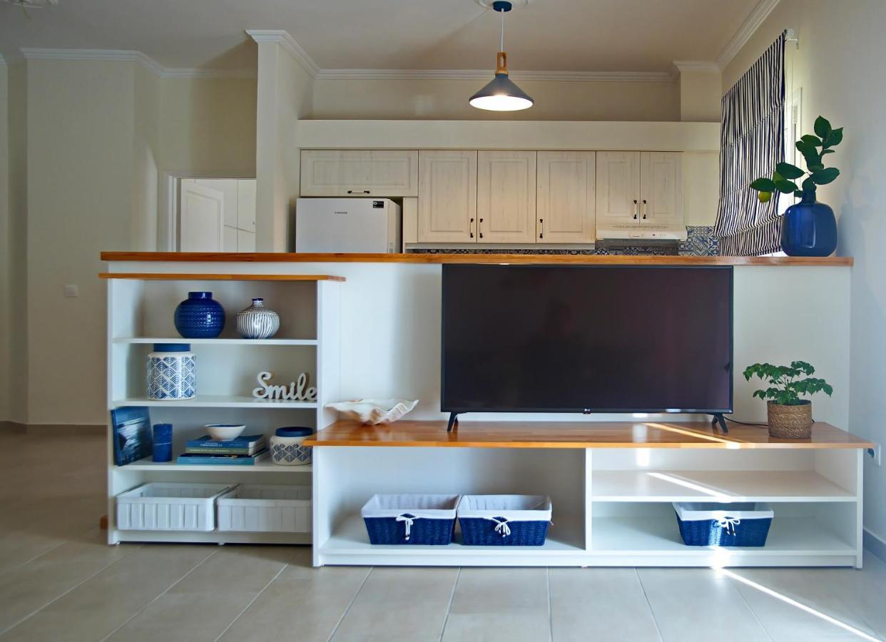 The Bluehouse - Spacious Top Floor Flat With Parking, By Mon Repos Beach Corfu  Экстерьер фото