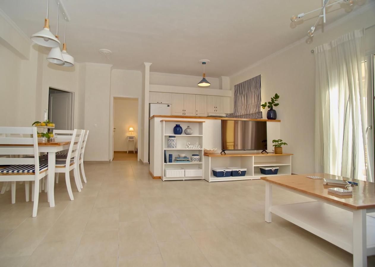 The Bluehouse - Spacious Top Floor Flat With Parking, By Mon Repos Beach Corfu  Экстерьер фото